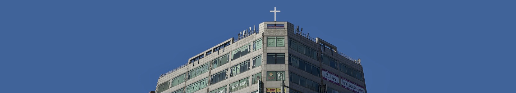 예수로 시작하고, 예수로 충만하고, 예수로 만족하는 파주열쇠교회는 삼사대가 함께 예배하는 교회입니다.